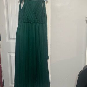 2 green dresses are M